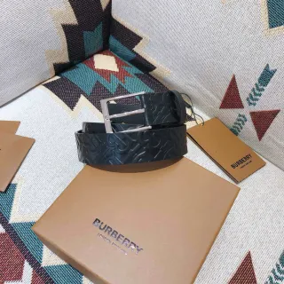 Burberry Monogram Ceinture en cuir noir embossée