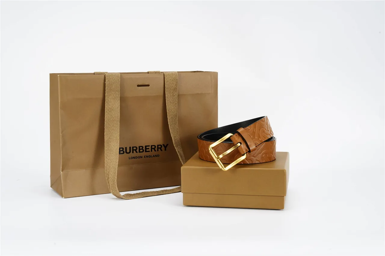 Burberry Monogram 压纹棕褐色和黑色皮带 5