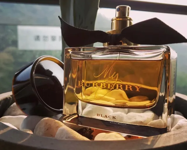 Burberry My भूरा गोल्ड स्क्वेयर-कट कांच की बोतल क्रीम कैप परफ्यूम 4