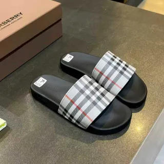 Burberry Nova Check pantoufles à bride