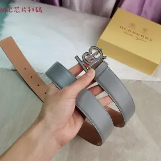Burberry TB حزام جلدي رمادي و بني