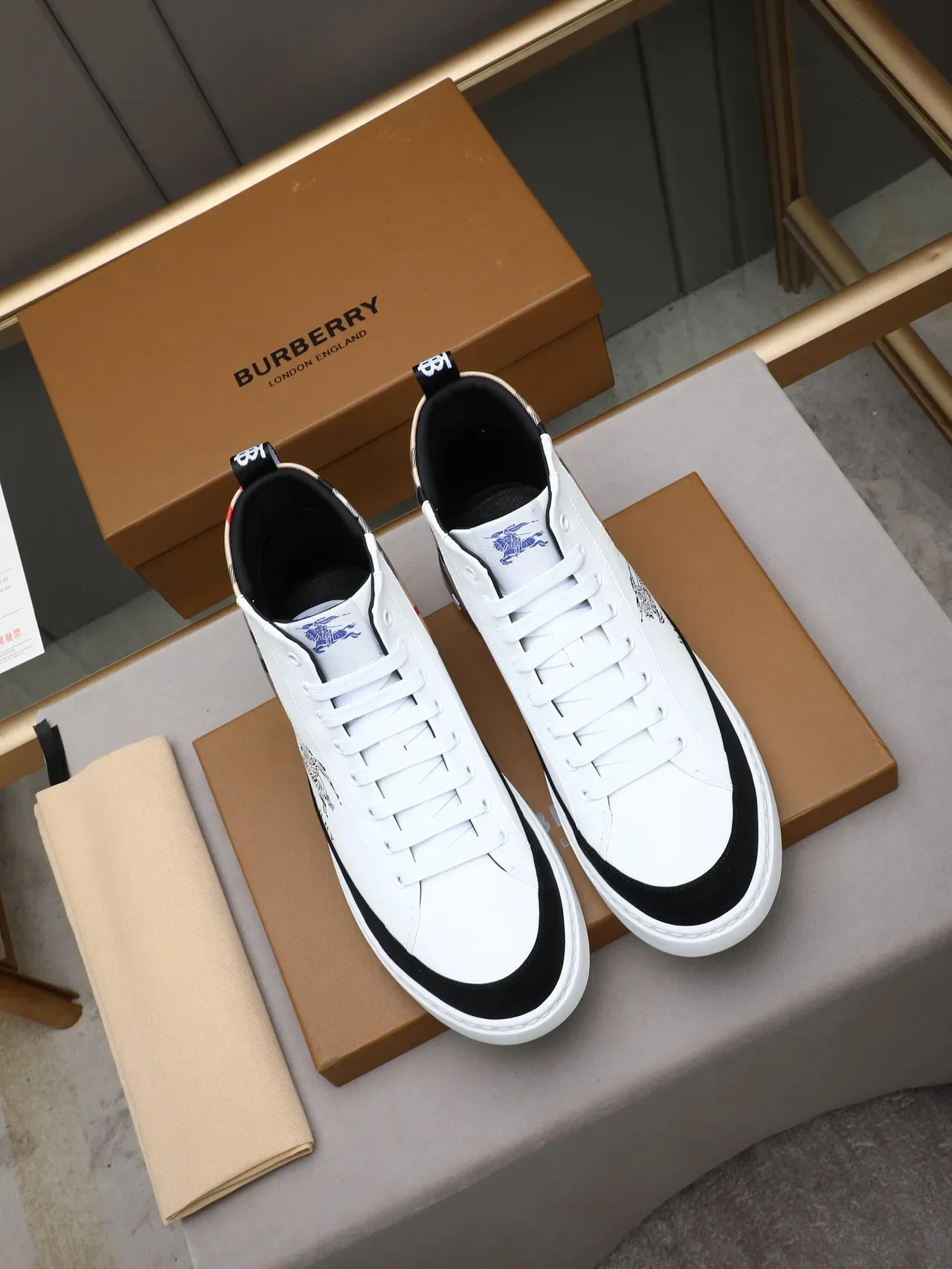 Burberry Blanc Noir Sneakers Lifestyle Hautes Cuir Et Tissu À Carreaux Supérieur 2