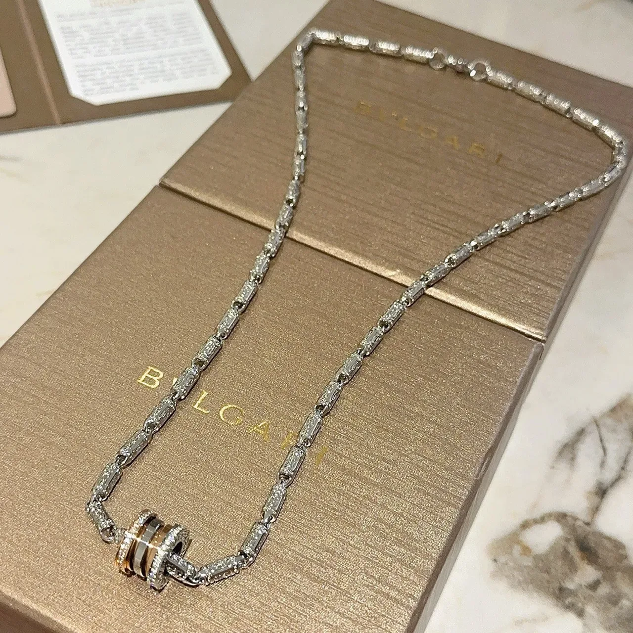 Bvlgari B.zero1 डायमंड-एन्क्रस्टेड ट्रिपल-रिंग नेकलेस 4