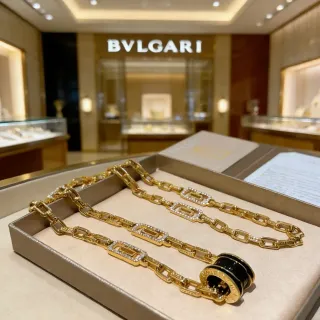 Bvlgari B.zero1 Rock सोना और ब्लैक एनामेल डायमंड नेकलेस
