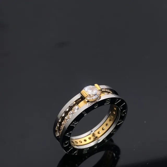 Bvlgari B.zero1 चांदी और सोना स्टैक्ड मल्टी-बैंड एंग्रेव्ड लोगो रिंग 4