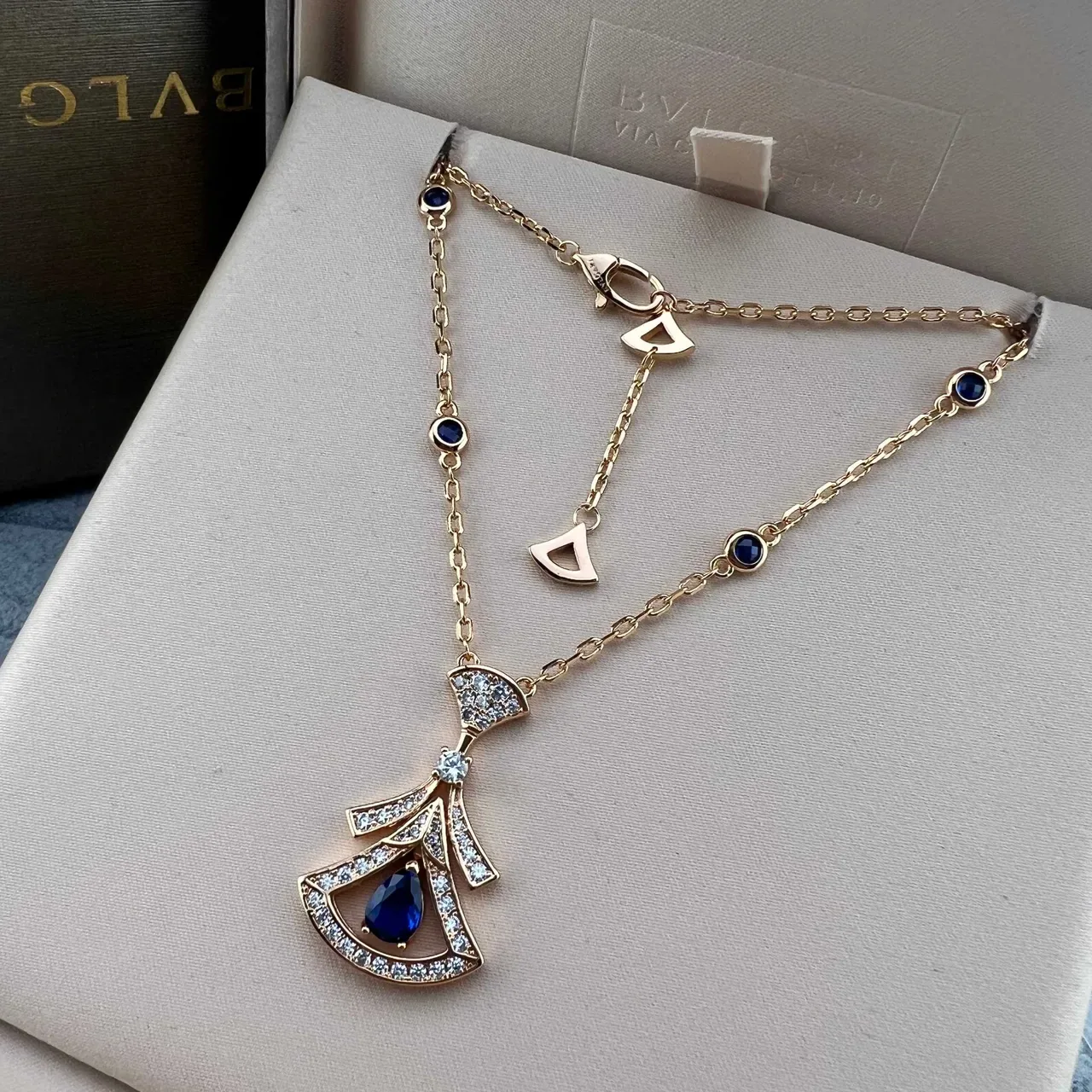 Bvlgari Divas’ Dream Colliers en forme d'éventail avec diamants pavé et gemmes en forme de larme 6