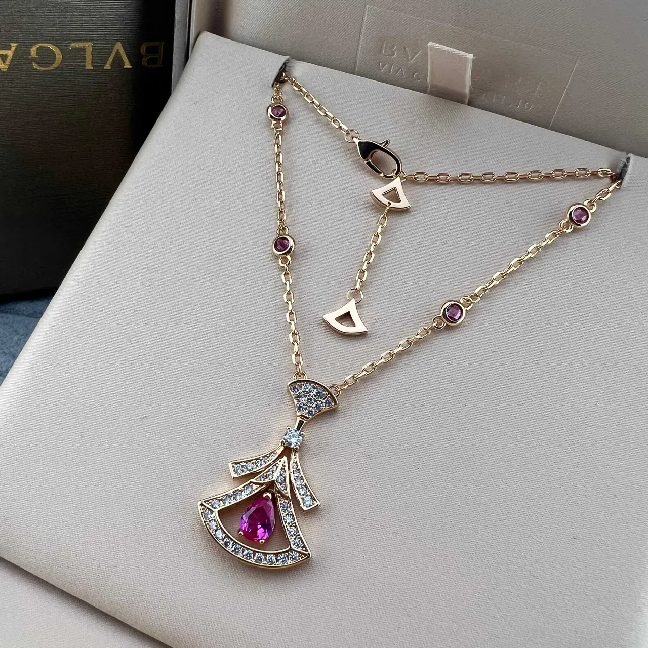 Bvlgari Divas’ Dream Colliers en forme d'éventail avec diamants pavé et gemmes en forme de larme 7