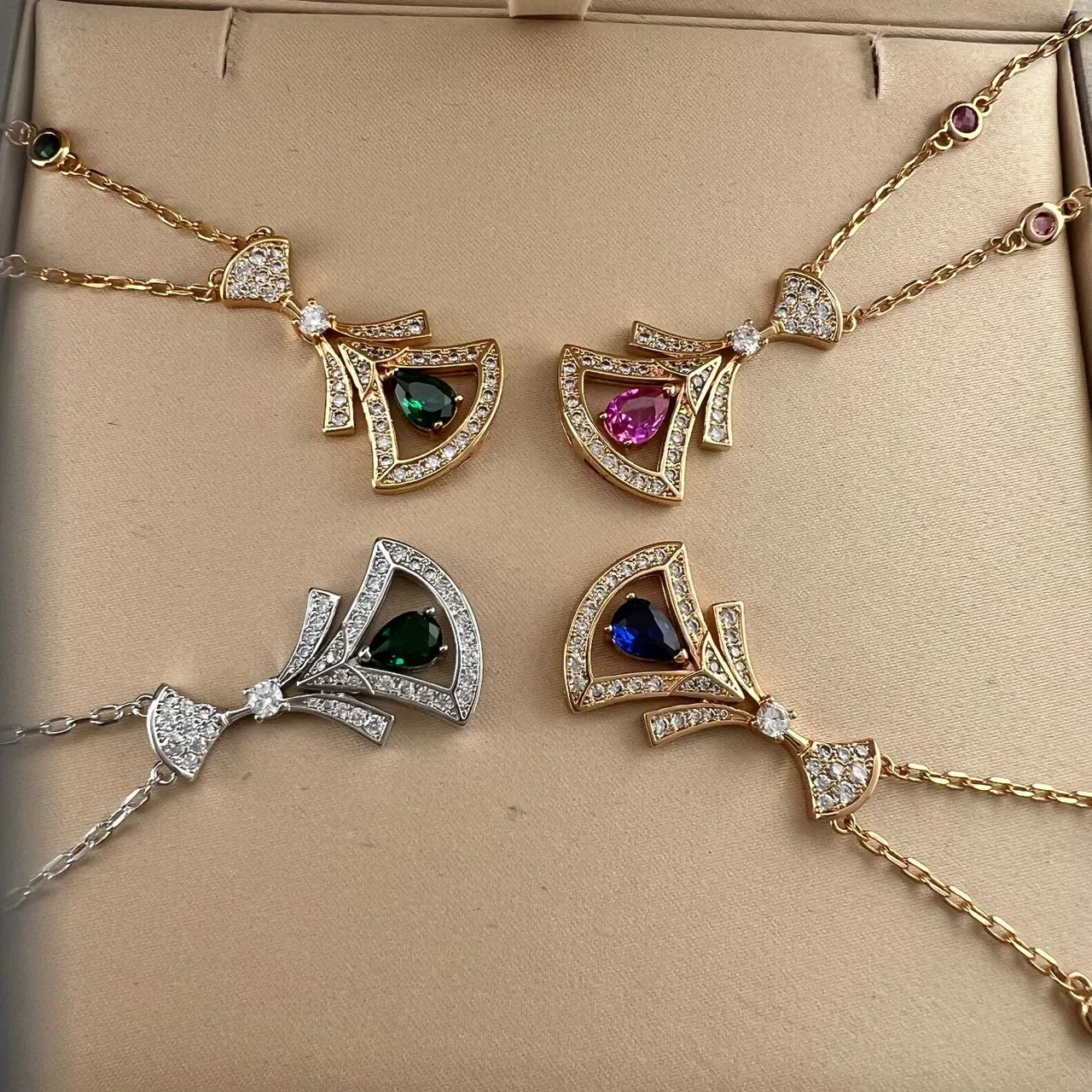 Bvlgari Divas’ Dream Colliers en forme d'éventail avec diamants pavé et gemmes en forme de larme 8