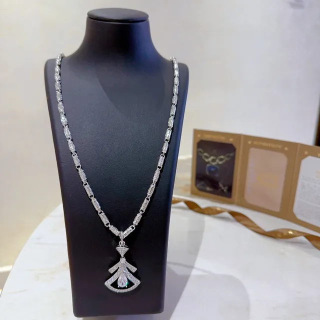 Bvlgari Divas’ Dream Fan-Shaped Pearl-Cut Diamond Necklace 7