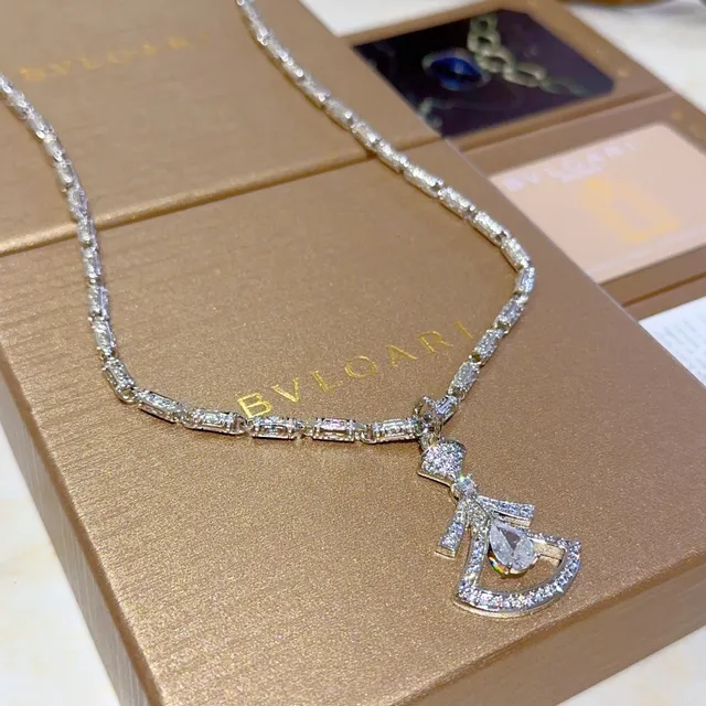 Bvlgari Divas’ Dream Fan-Shaped Pearl-Cut Diamond Necklace 9