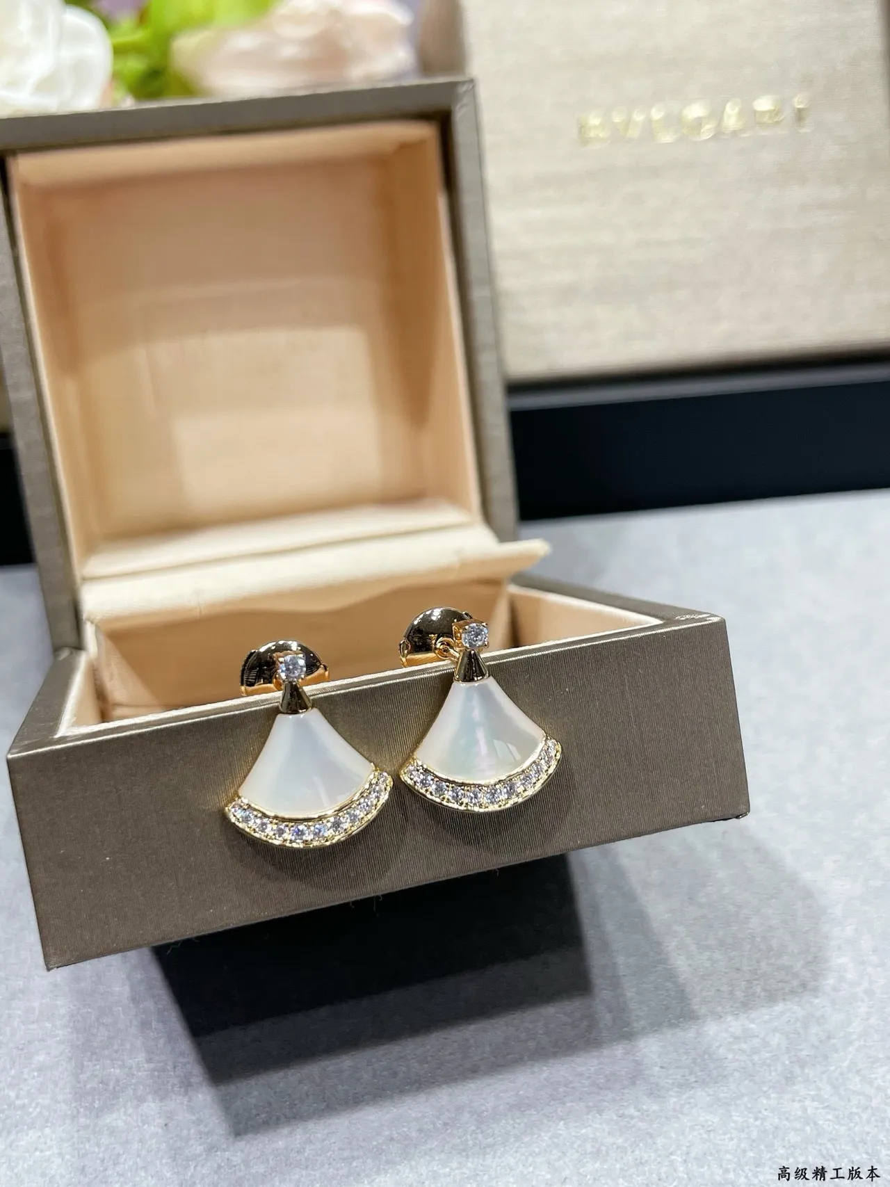 Bvlgari Divas’ Dream 扇形红白 Mother-of-Pearl 耳环 3