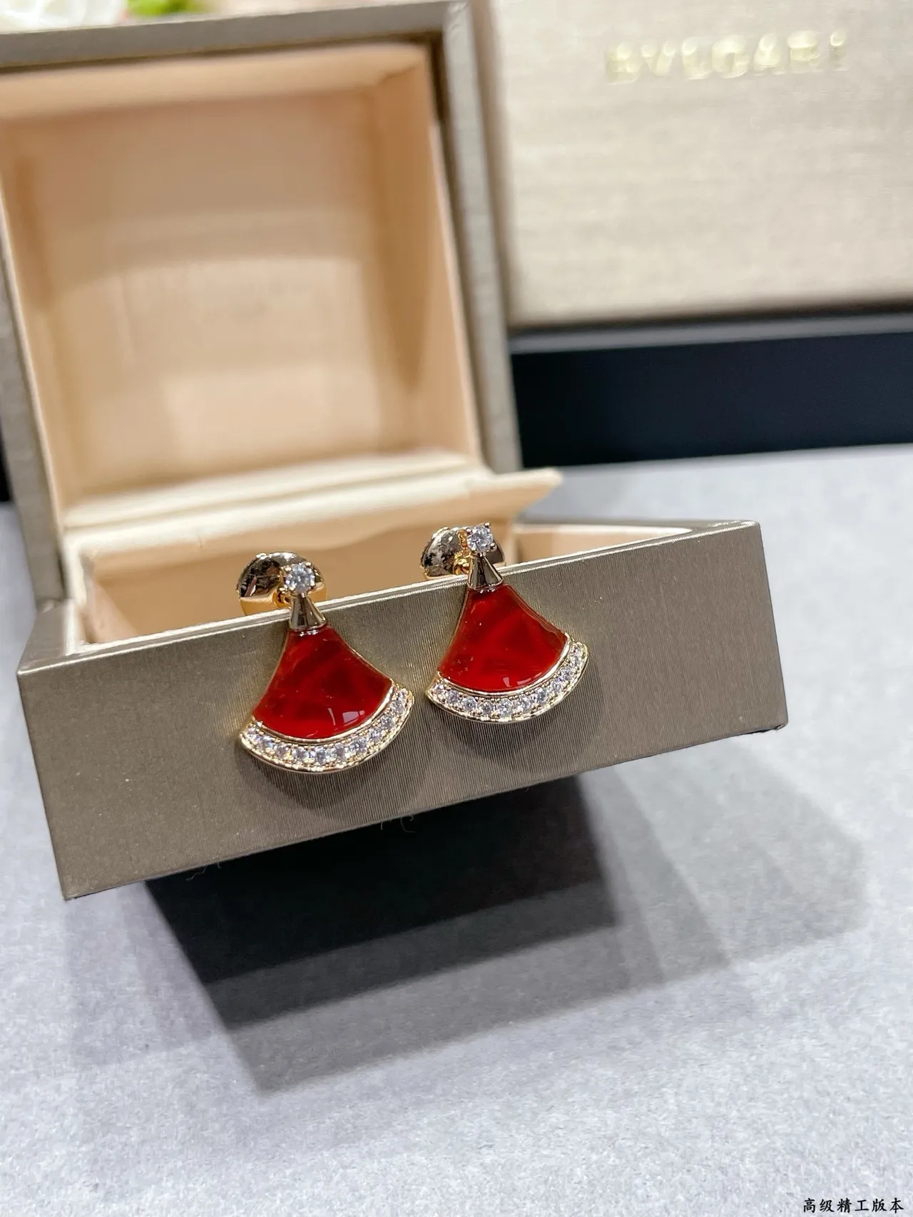 Bvlgari Divas’ Dream 扇形红白 Mother-of-Pearl 耳环 4