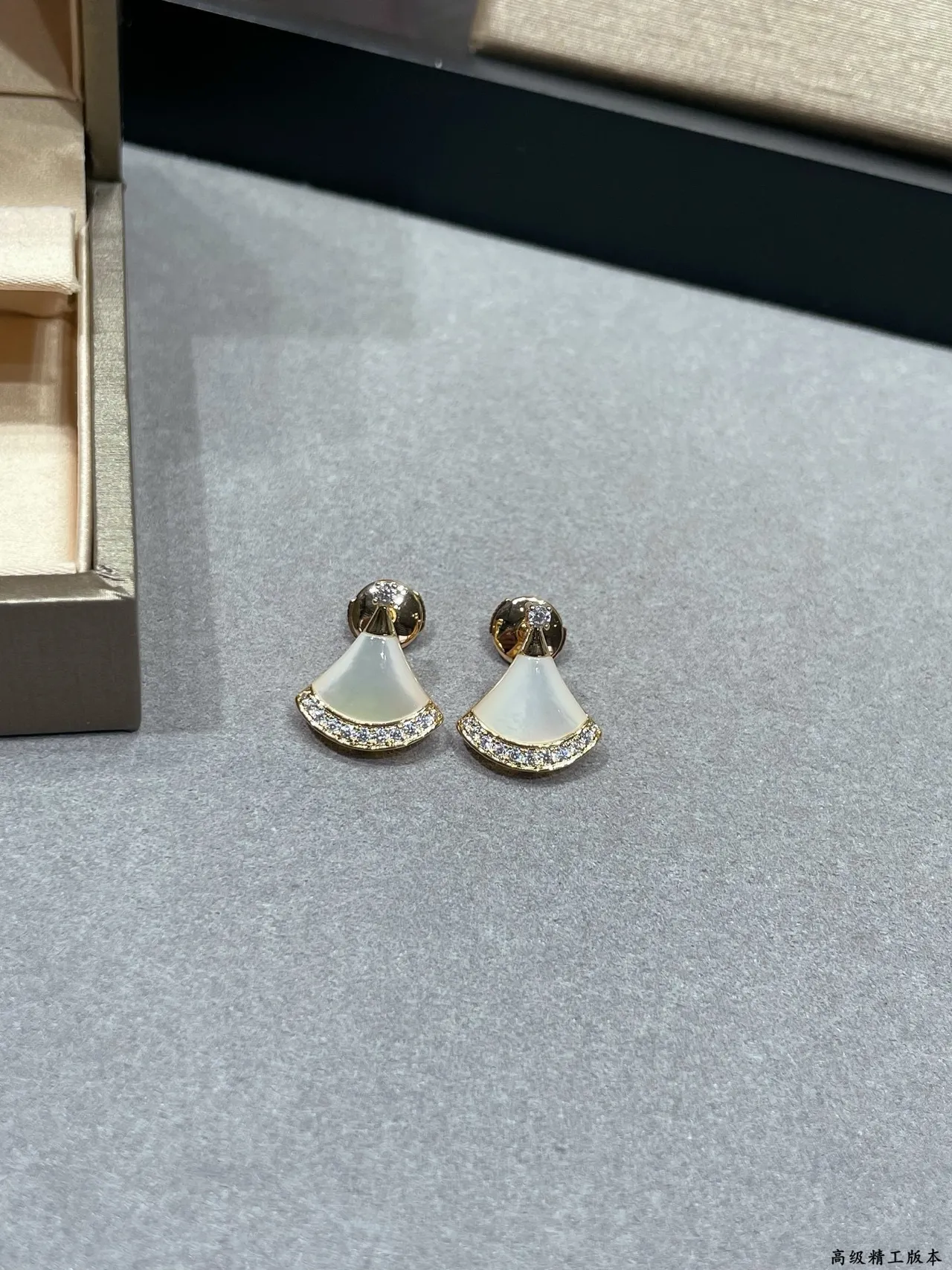 Bvlgari Divas’ Dream 扇形红白 Mother-of-Pearl 耳环 6