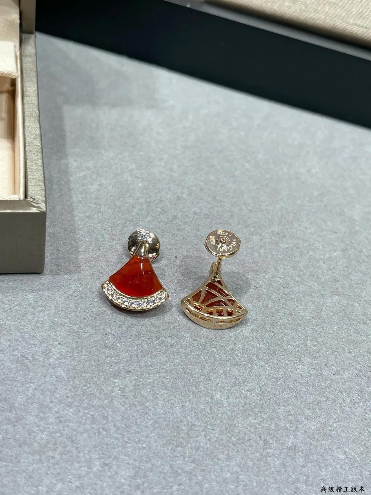 Bvlgari Divas’ Dream 扇形红白 Mother-of-Pearl 耳环 7