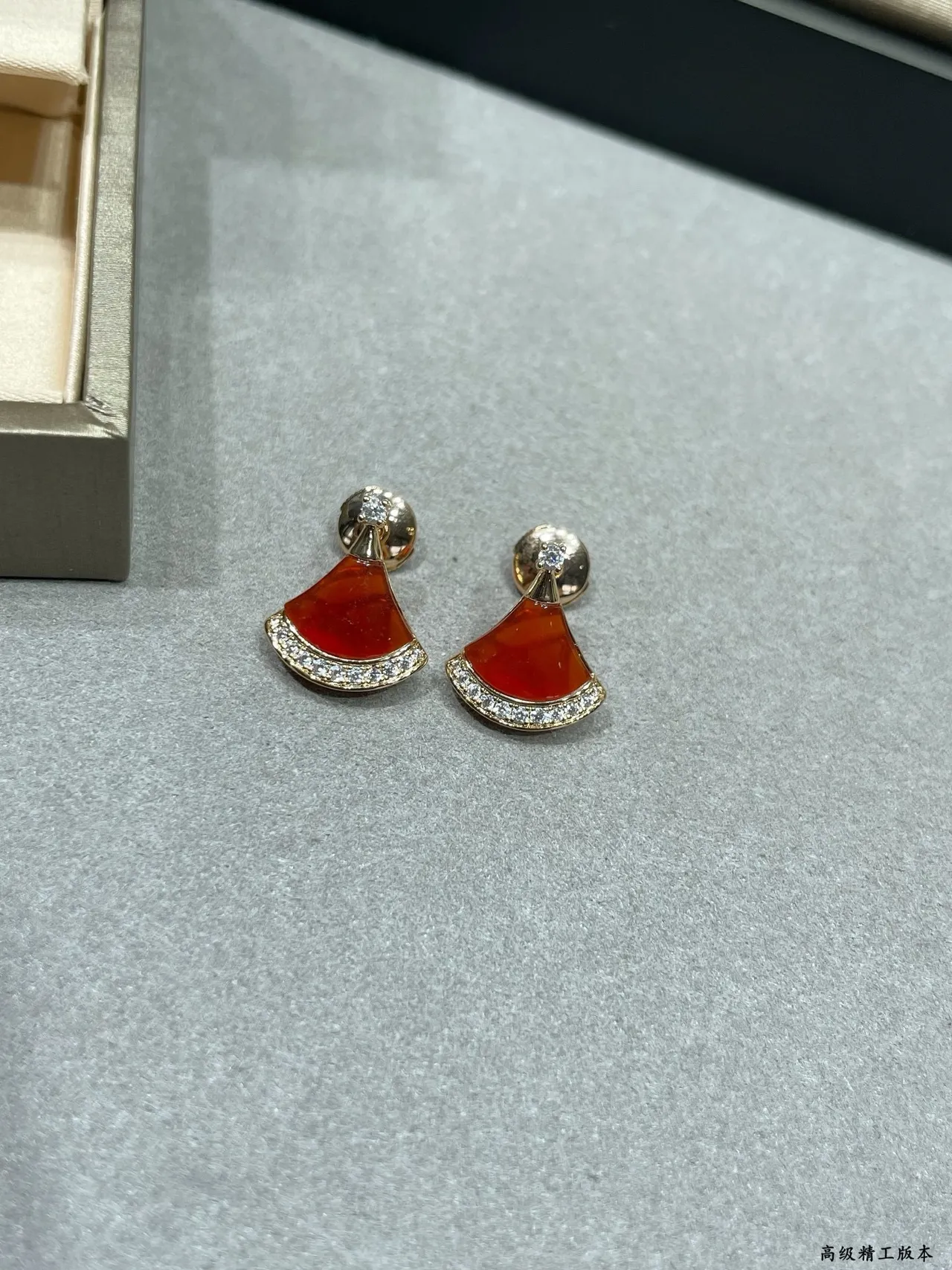 Bvlgari Divas’ Dream 扇形红白 Mother-of-Pearl 耳环 8