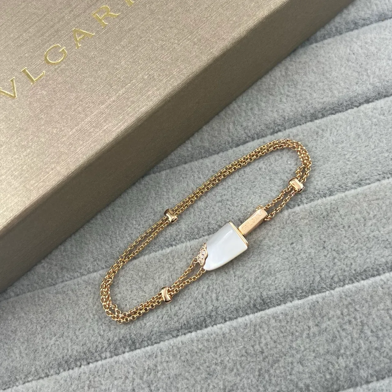 Bvlgari Collares con Cadena Doble y Dije de Piedra Cónica 6