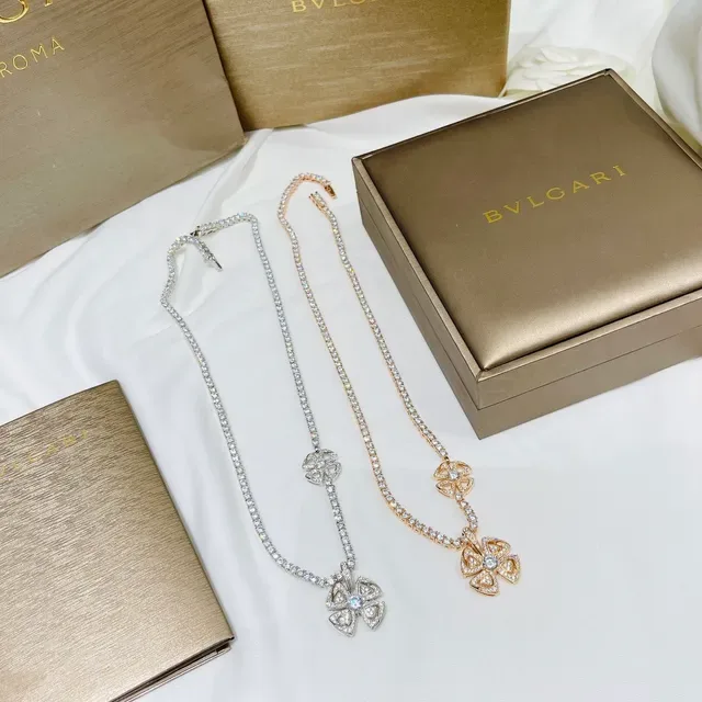 Bvlgari Fiorever Collier motif floral pavé de diamants 2