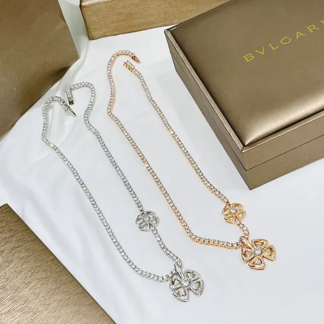 Bvlgari Fiorever Collier motif floral pavé de diamants 5
