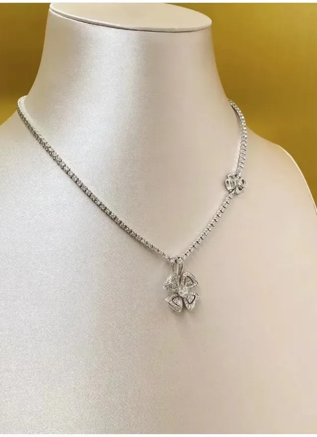 Bvlgari Fiorever Collier motif floral pavé de diamants 6