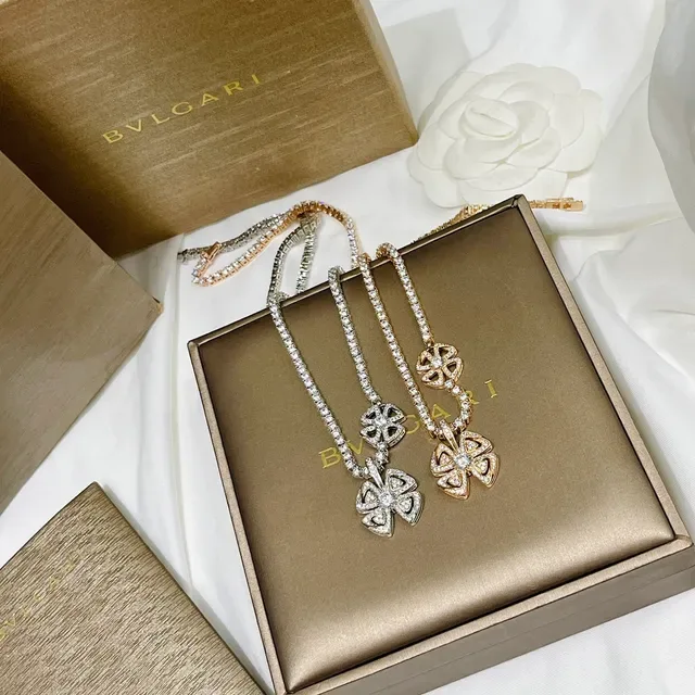 Bvlgari Fiorever Collier motif floral pavé de diamants 7