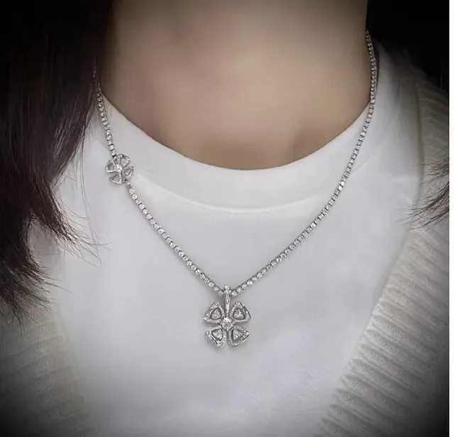 Bvlgari Fiorever Collier motif floral pavé de diamants 8