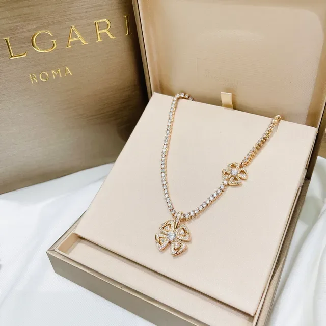 Bvlgari Fiorever Collier motif floral pavé de diamants 9