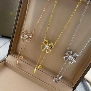 Bvlgari Fiorever सोने चांदी चार पंखुड़ी फूल पेंडेंट पवेज क्रिस्टल एक्सेंट नेकलेस