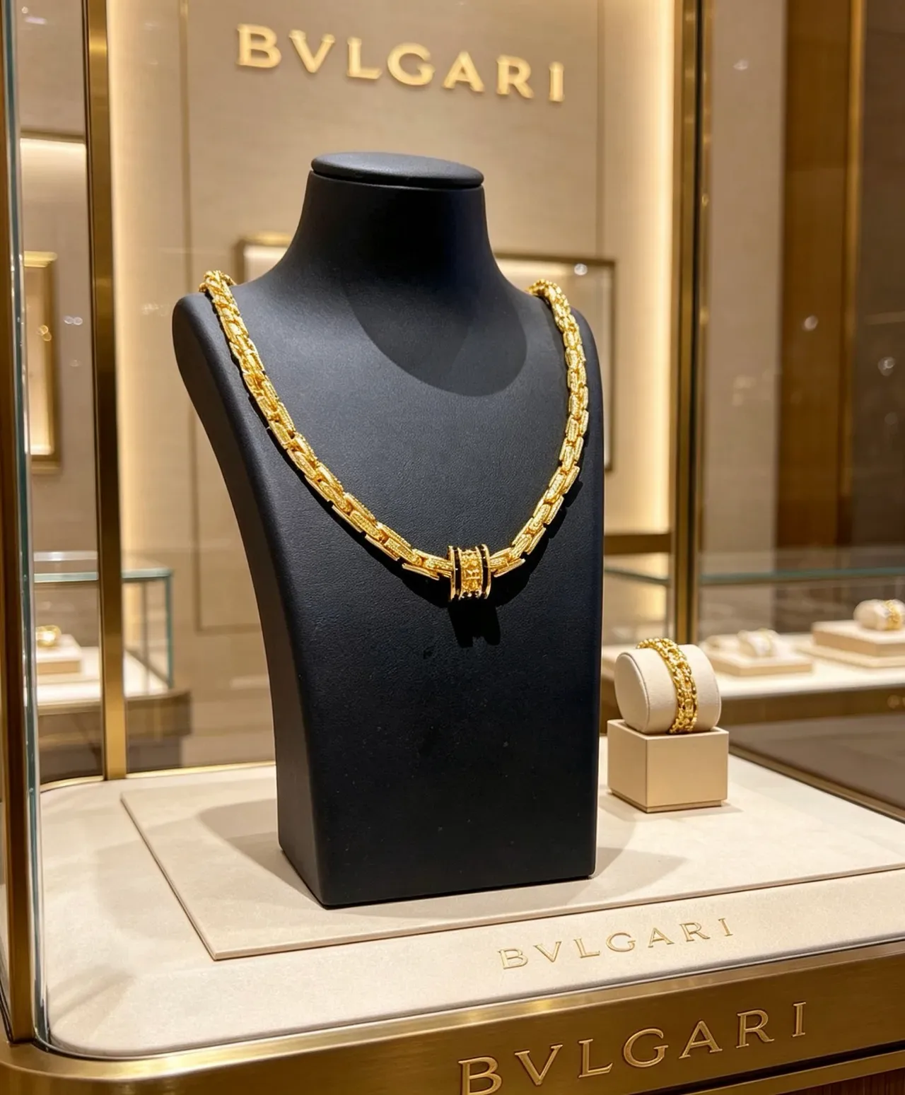 Bvlgari সোনা কালো Tubogas-Linked পালিশ হার 7