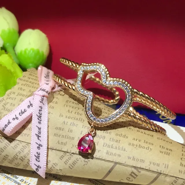 Bvlgari সোনার লাল হার্ট শেপ পেন্ডেন্ট টুইস্টেড রোপ চেইন ব্রেসলেট 3