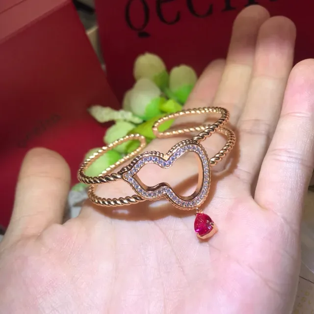 Bvlgari সোনার লাল হার্ট শেপ পেন্ডেন্ট টুইস্টেড রোপ চেইন ব্রেসলেট 4