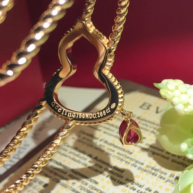 Bvlgari সোনার লাল হার্ট শেপ পেন্ডেন্ট টুইস্টেড রোপ চেইন ব্রেসলেট 5