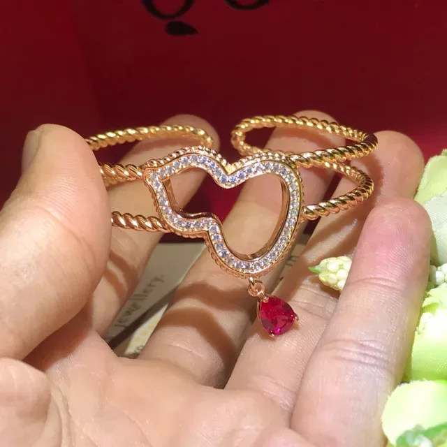 Bvlgari সোনার লাল হার্ট শেপ পেন্ডেন্ট টুইস্টেড রোপ চেইন ব্রেসলেট 6