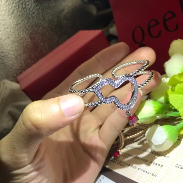 Bvlgari সোনার লাল হার্ট শেপ পেন্ডেন্ট টুইস্টেড রোপ চেইন ব্রেসলেট 8