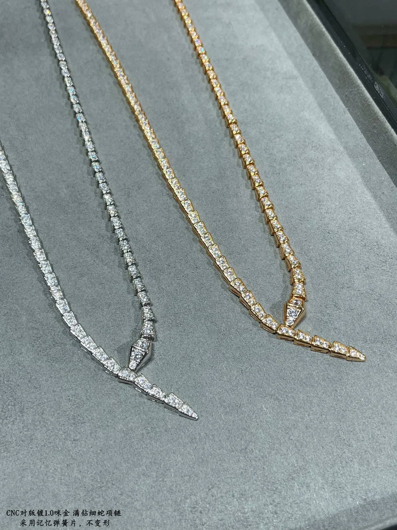 Bvlgari সোনা ও রুপা আর্কুলেটেড সার্পেন্টাইন প্যাভে ডায়মন্ড সেট নেকলেস 4