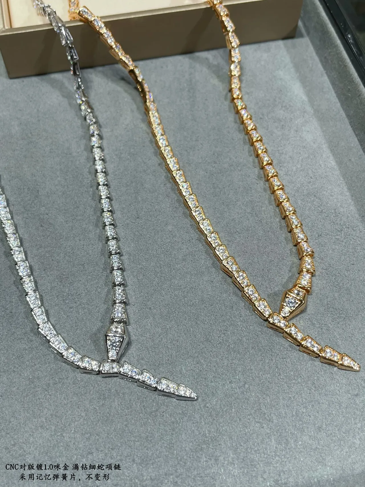 Bvlgari সোনা ও রুপা আর্কুলেটেড সার্পেন্টাইন প্যাভে ডায়মন্ড সেট নেকলেস 8