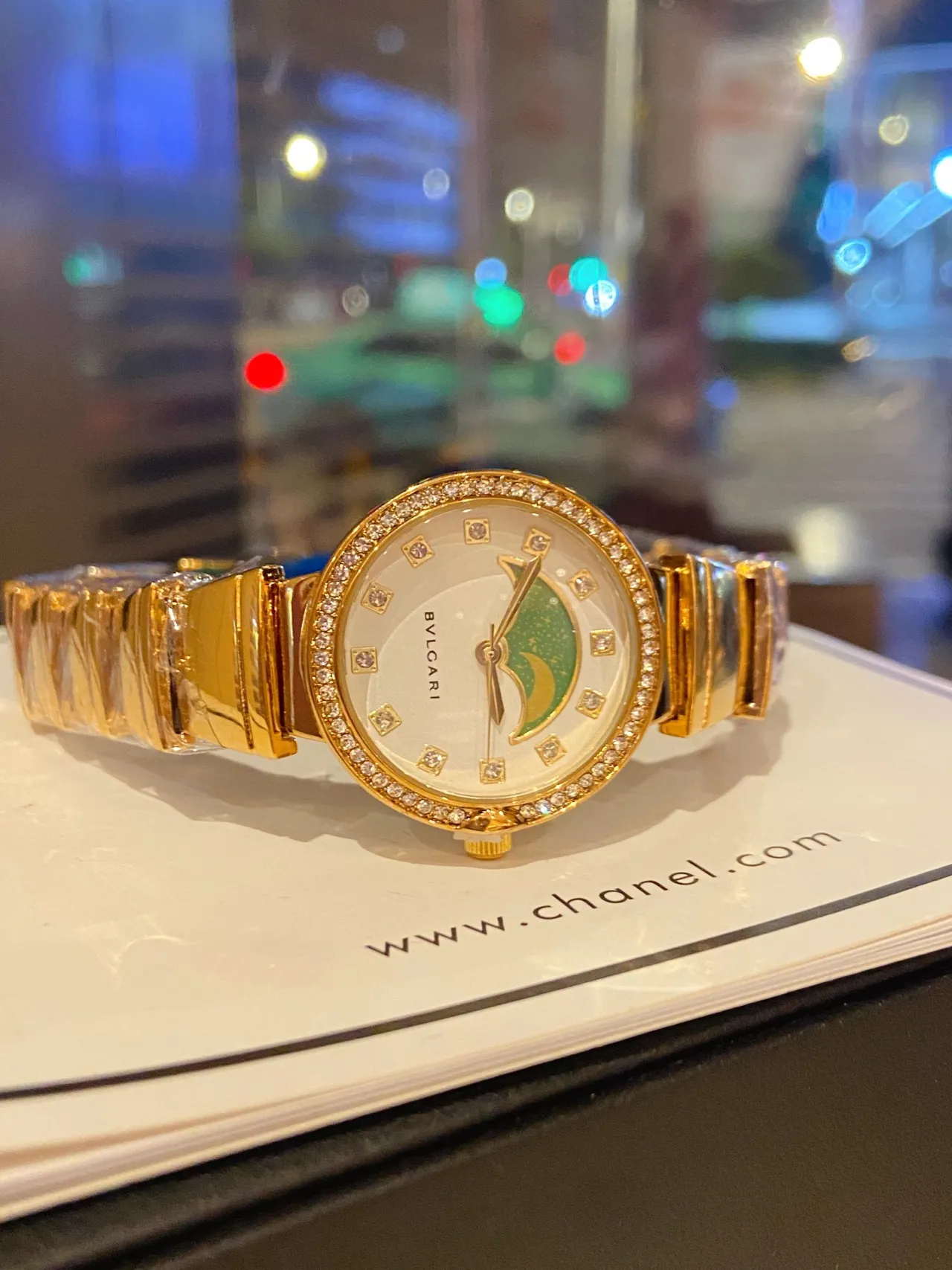 Bvlgari সোনার সাদা একীভূত ব্রেসলেট ডায়মন্ড-বেজেল কোয়ার্টজ ঘড়ি 3