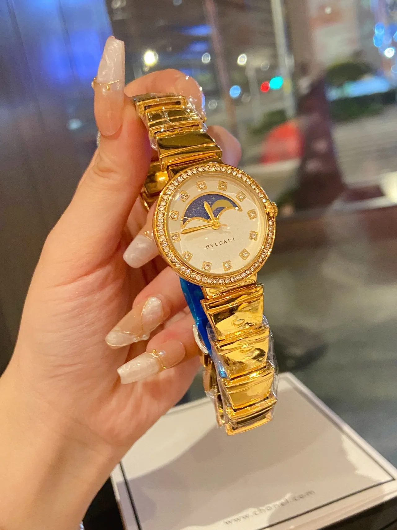 Bvlgari সোনার সাদা একীভূত ব্রেসলেট ডায়মন্ড-বেজেল কোয়ার্টজ ঘড়ি 5
