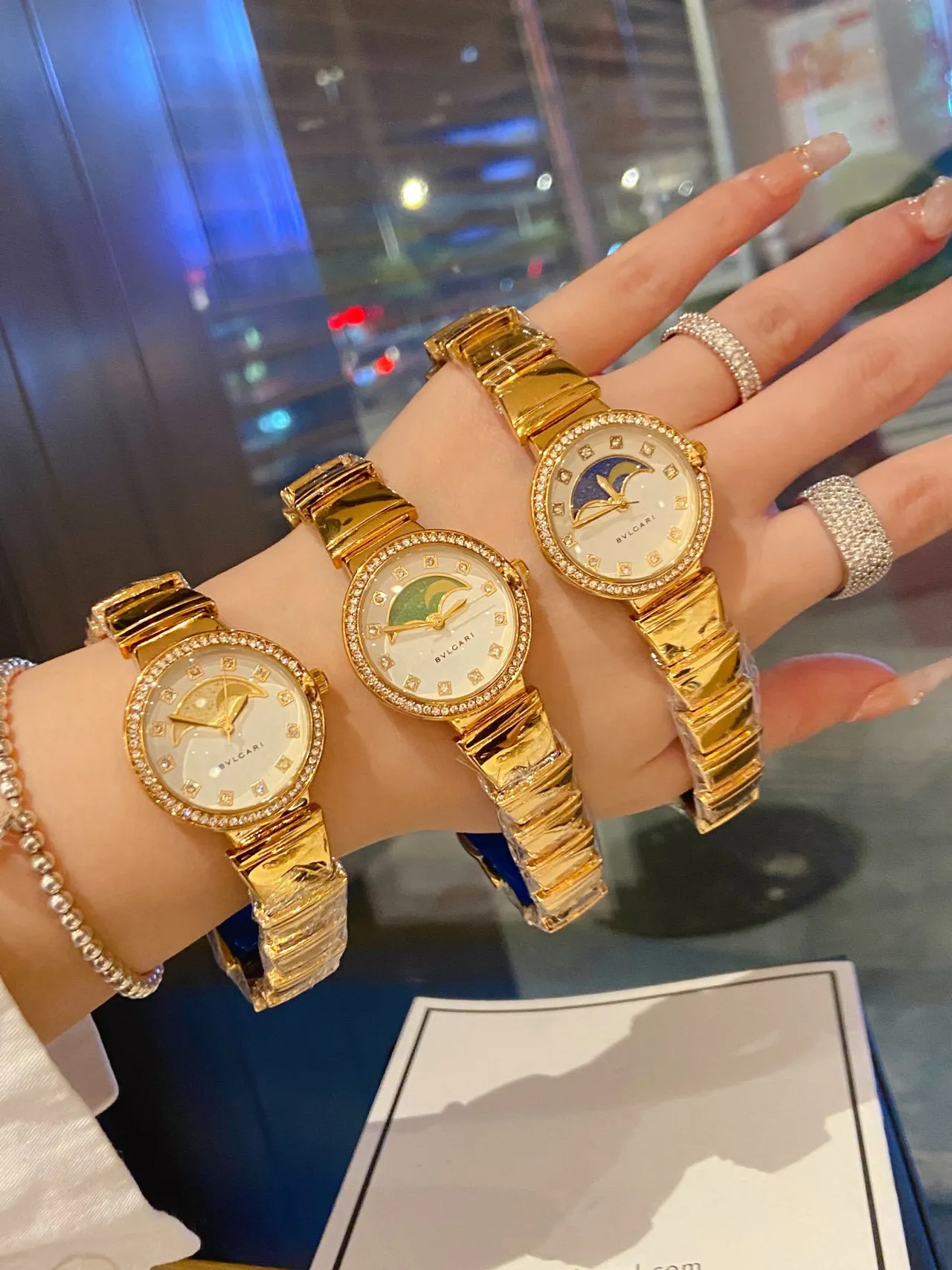 Bvlgari সোনার সাদা একীভূত ব্রেসলেট ডায়মন্ড-বেজেল কোয়ার্টজ ঘড়ি 6