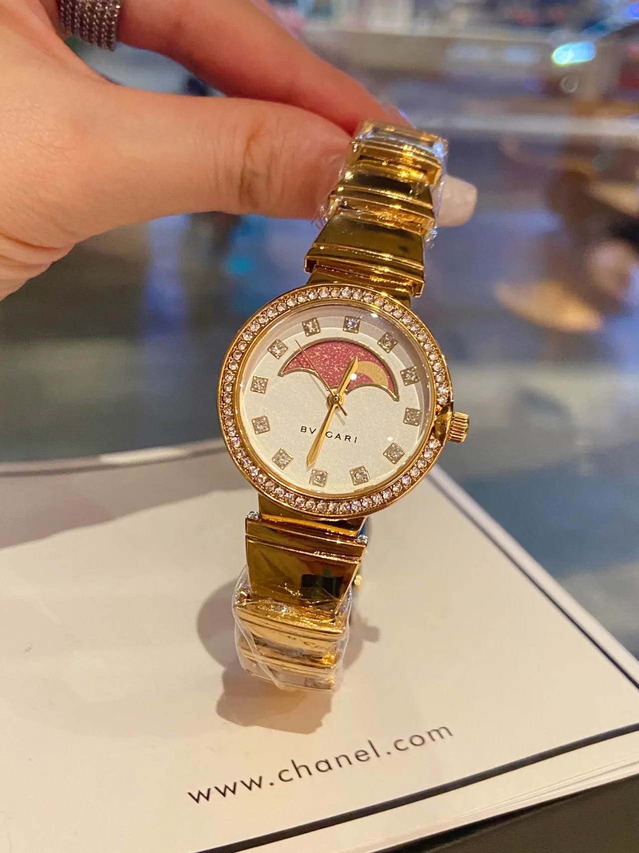 Bvlgari সোনার সাদা একীভূত ব্রেসলেট ডায়মন্ড-বেজেল কোয়ার্টজ ঘড়ি 8