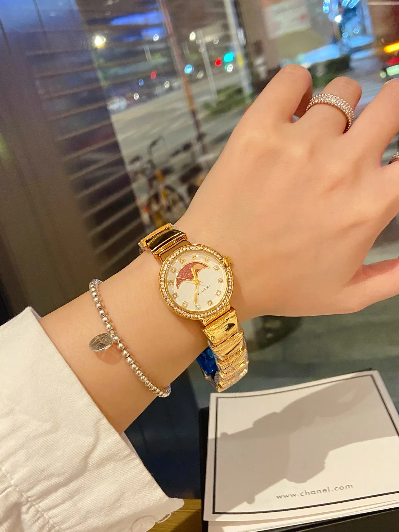 Bvlgari সোনার সাদা একীভূত ব্রেসলেট ডায়মন্ড-বেজেল কোয়ার্টজ ঘড়ি 9