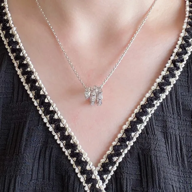 Bvlgari Serpenti Viper Pavé 钻石吊坠项链 9
