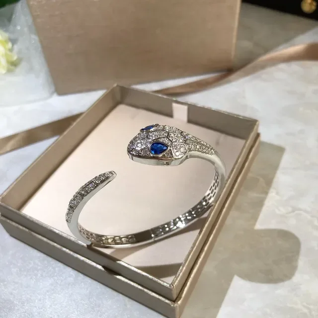 Bvlgari सिल्वर ग्रीन स्नेक हेड कफ पावे डायमंड स्केल पैटर्न ब्रेसलेट 3