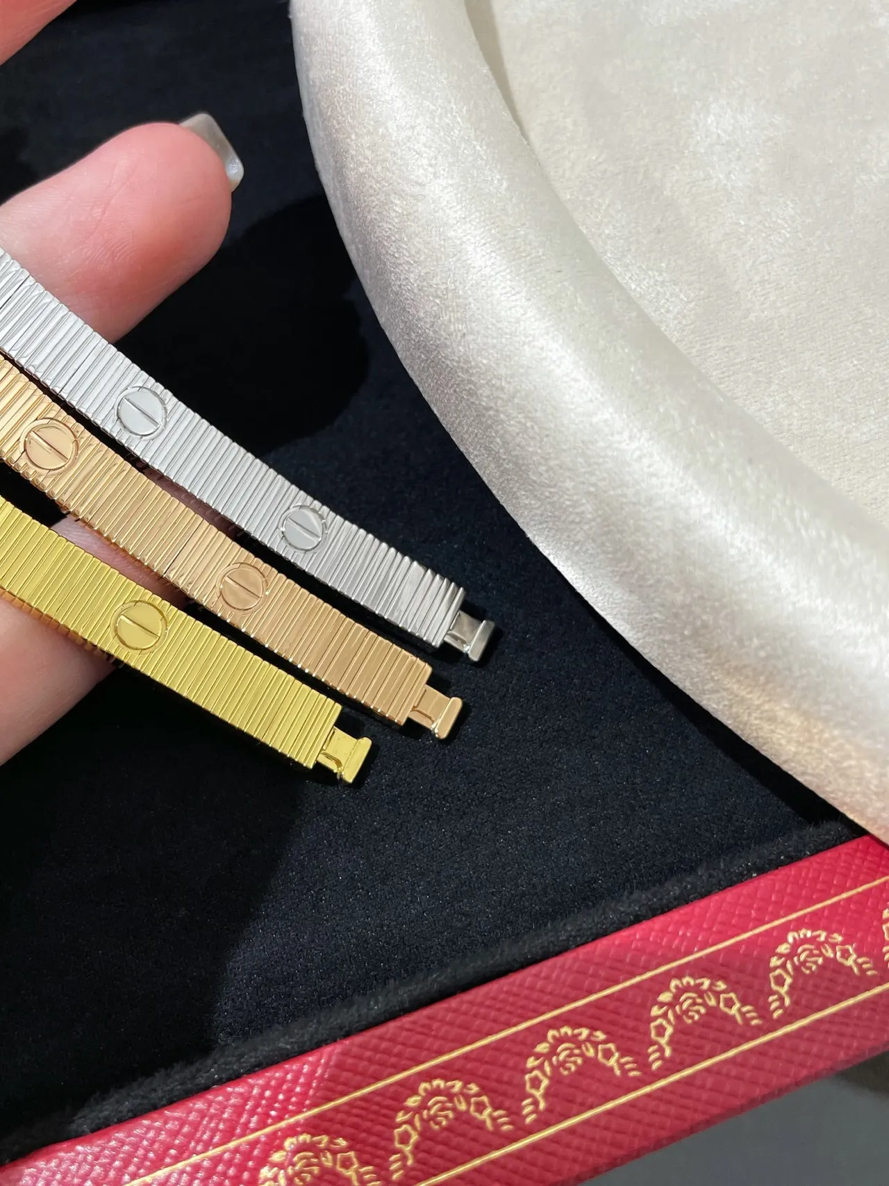 Cartier Juste un Clou pulseira de ouro e prata plana com elos articulados gravados com motivos de C 6