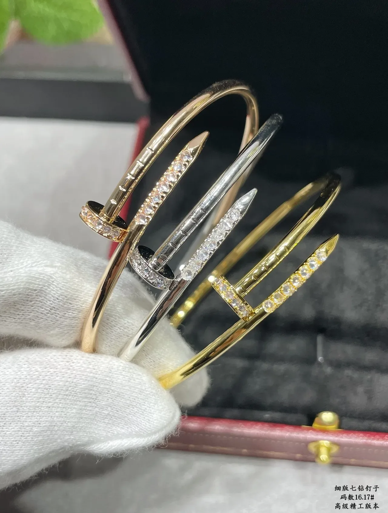 Cartier Juste un Clou Pavé Cristal Tono Dorado Pulsera Abierta 6