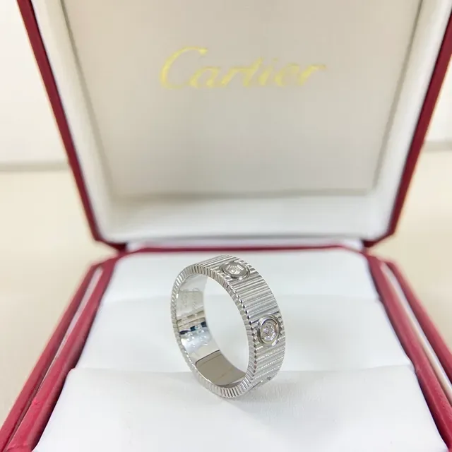 Cartier Love 戒指 锯齿纹带 螺丝镶嵌钻石戒指 2