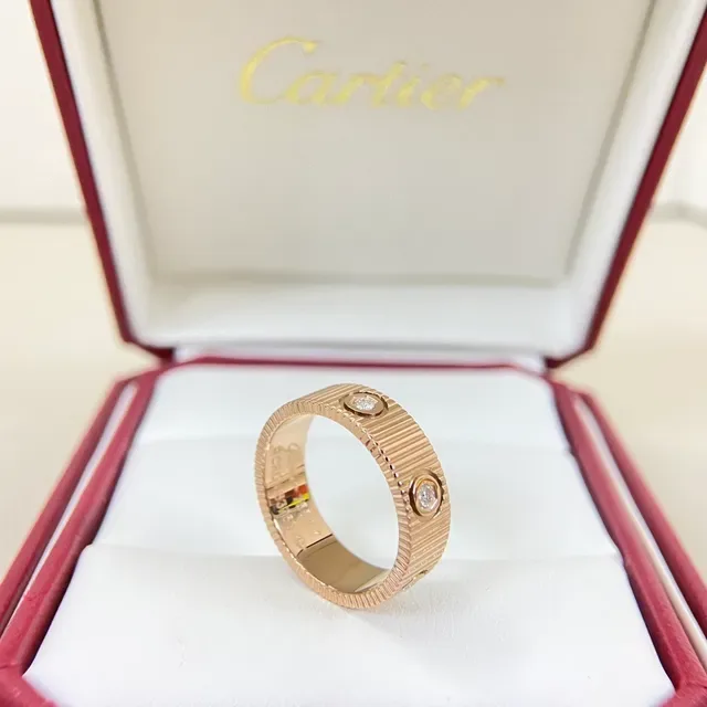 Cartier Love 戒指 锯齿纹带 螺丝镶嵌钻石戒指 3