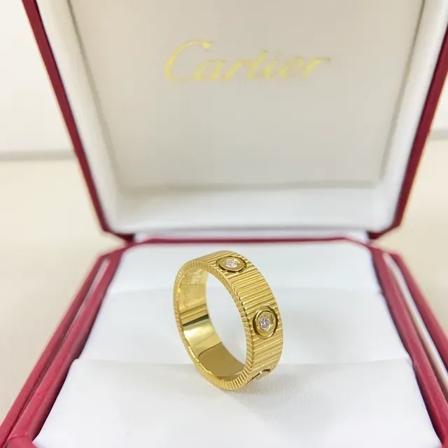 Cartier Love 戒指 锯齿纹带 螺丝镶嵌钻石戒指 4