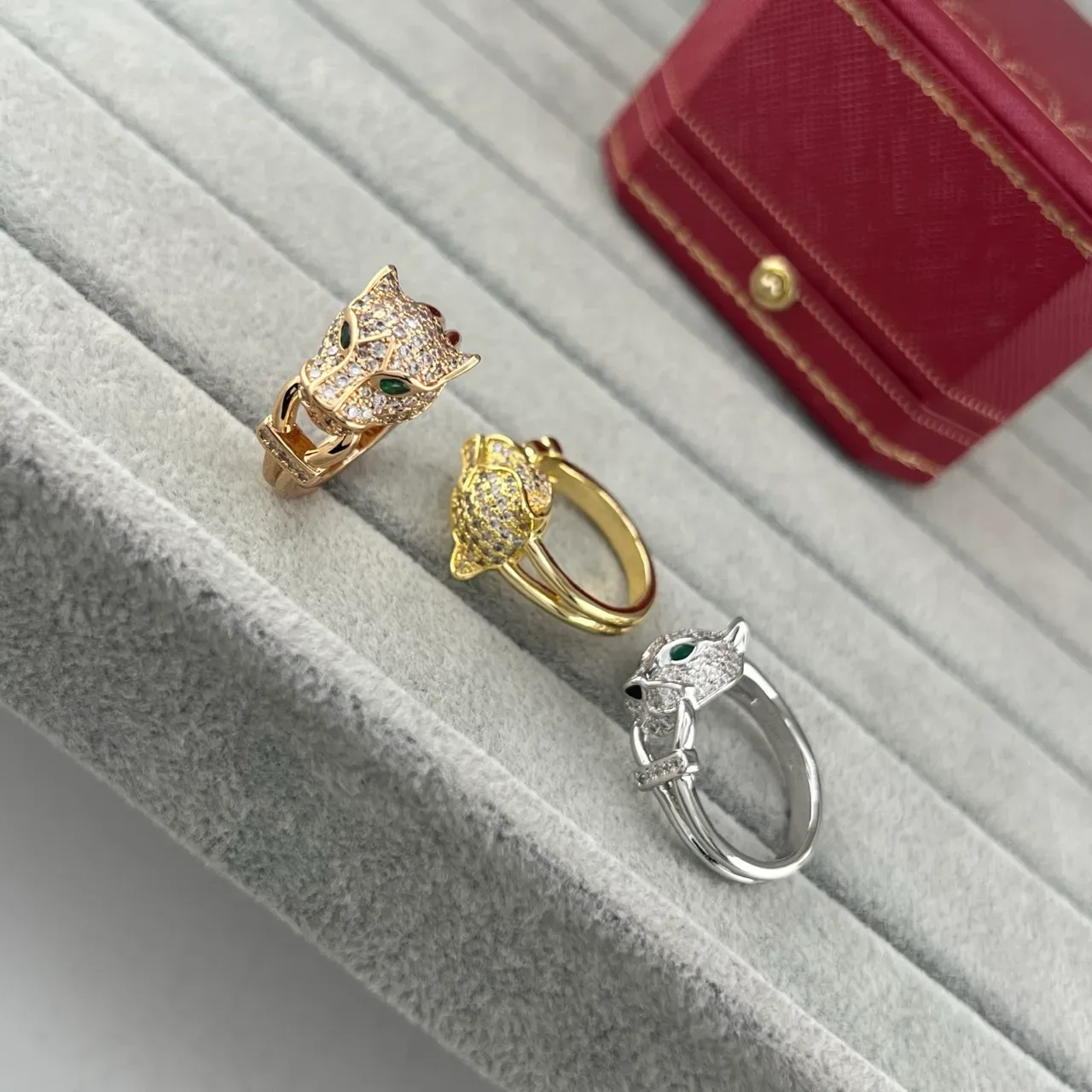 حلقة Cartier Panthère رأس الفهد بافيه كريستال عيون خضراء 6
