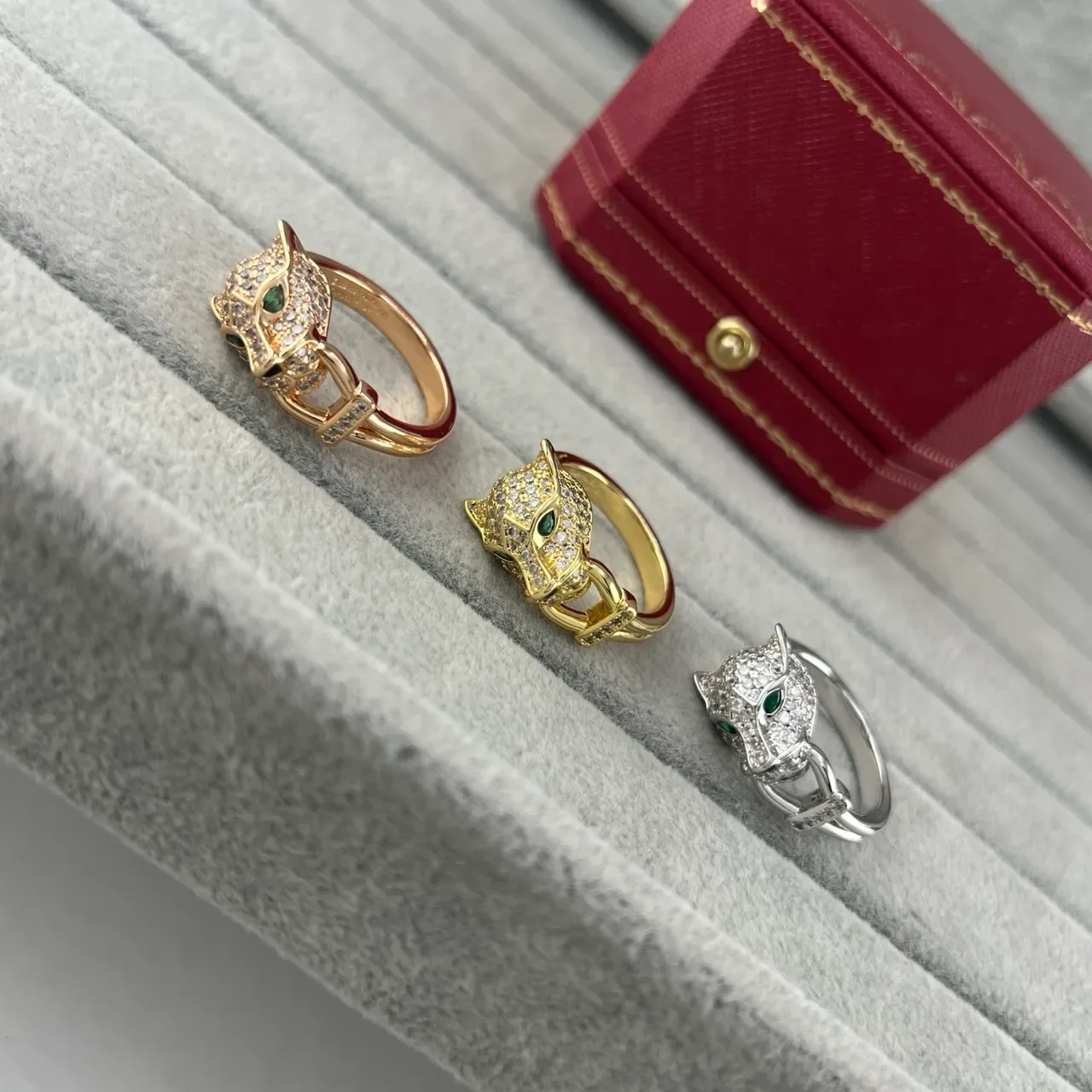 حلقة Cartier Panthère رأس الفهد بافيه كريستال عيون خضراء 7