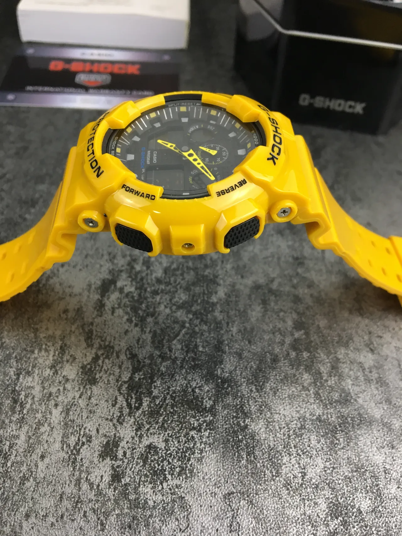 Casio G-Shock GA-100 黄黑 运动手表 4